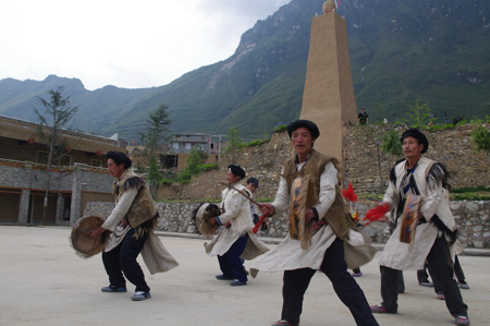 萝卜寨：祭坛开坛仪式迎来震后首批游客