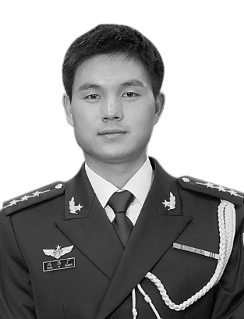 英雄冯思广遭遇空中险情之后：5秒!生与死的抉择