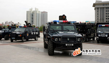 乌鲁木齐成立飞虎突击队 担负反恐防暴任务(图)