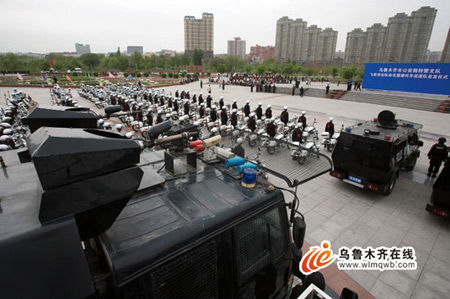 乌鲁木齐成立飞虎突击队 担负反恐防暴任务(图)