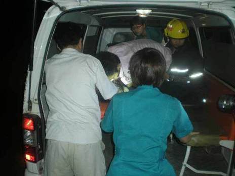 河南洛阳一轿车倾翻 事故致一死三伤