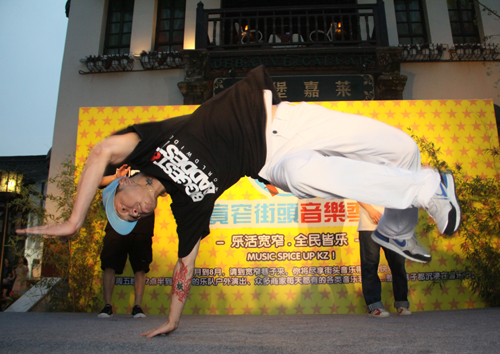 成都：老街区迎来全民街舞季