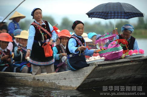 大理西湖祭本主 湖光山色映浓情