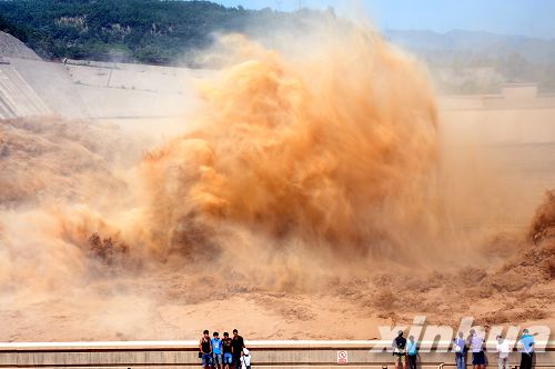 黄河小浪底再次防洪控泄