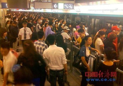 北京地铁4号线早高峰再出故障 大量乘客滞留
