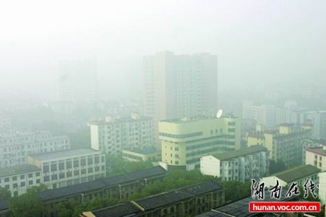 我省32县市遭“霾”伏 当心“隐形杀手”