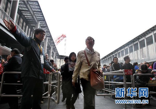 世博会中国馆续展首日场面火爆