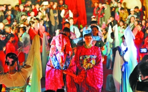 80后新人穿汉服拜堂