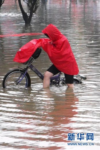 全国多地迎来强降雨天气