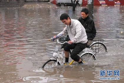 全国多地迎来强降雨天气