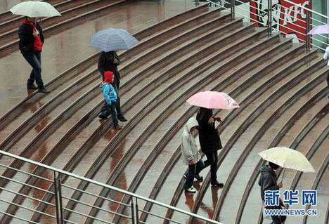全国多地迎来强降雨天气