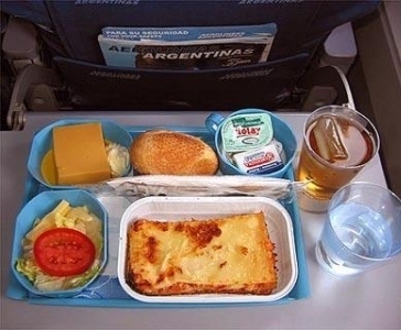 飞机上也有美食！看看各航空公司飞机餐
