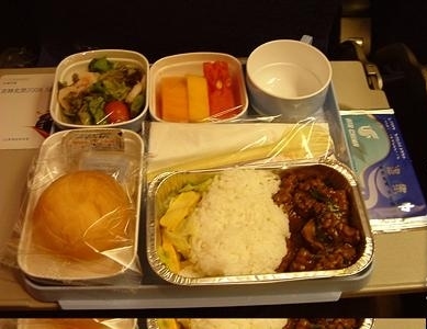 飞机上也有美食！看看各航空公司飞机餐