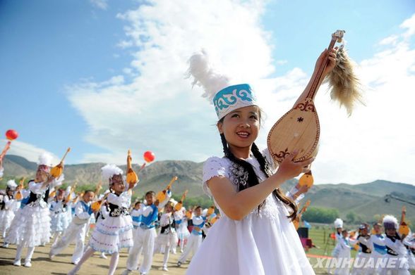 新疆阿勒泰第二届民俗文化旅游节精彩纷呈