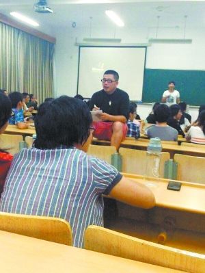 好声音式选班长老师火了 海选照片引围观(图)