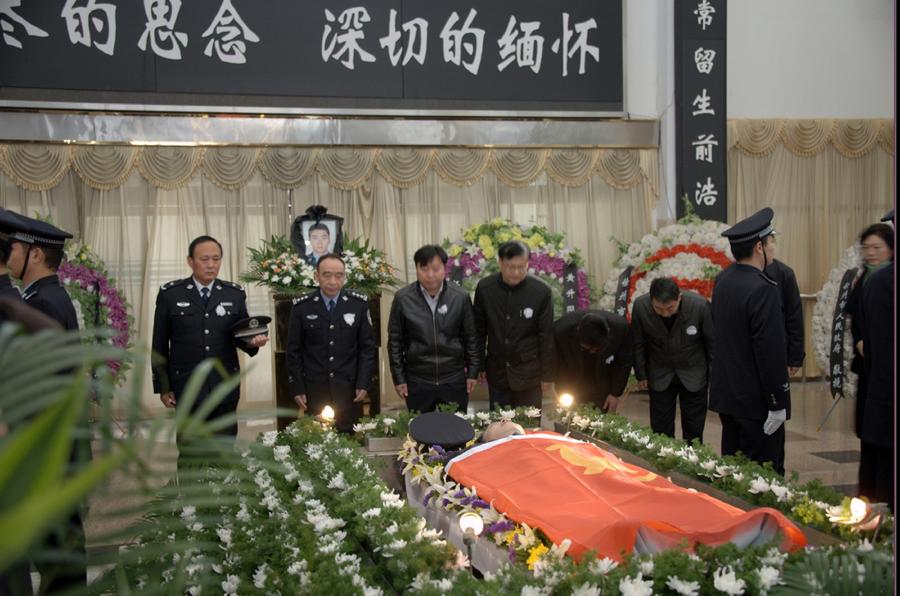 山东办案遇袭殉职民警黄升追悼会在徐州举行