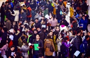 研究生招聘会：4.3万研究生“抢”1.8万个岗位