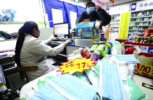 大雾带动“口罩经济” 网友：谁不戴口罩围观谁 图