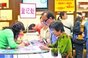 黄金中间商一夜亏上千万 市民疯狂抄底