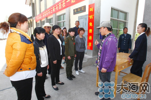 河南景区“叫妈可免费” 一男子带去五个妈(图)