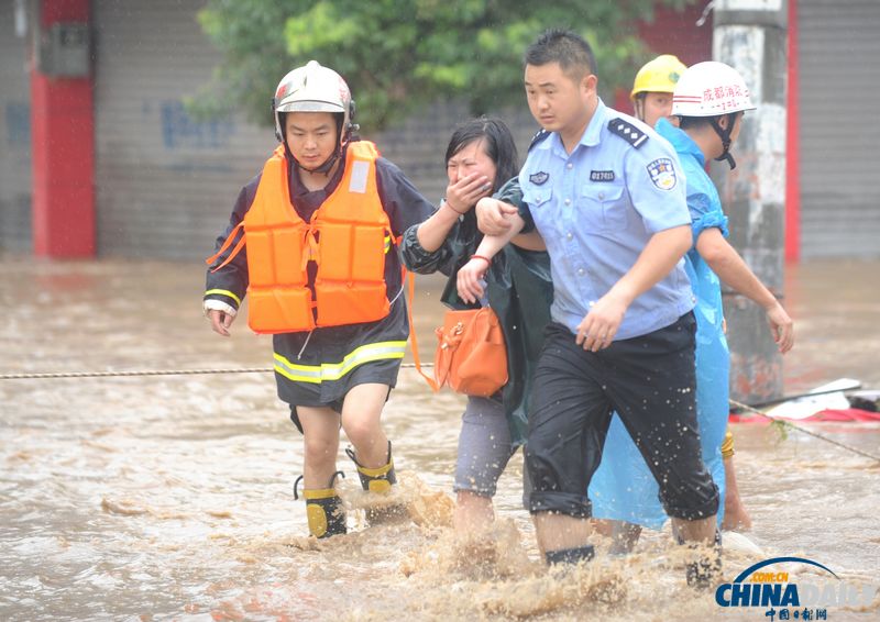 中国日报聚焦四川暴雨天气