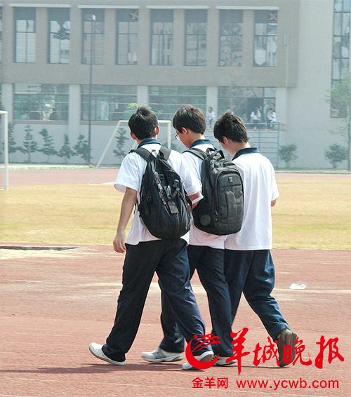 东莞部分中学疯狂补课 市教育局：是学生自发自习