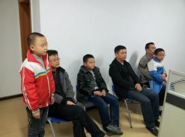 四川“讹人”老太受访当场下跪：我是被冤枉的(图)