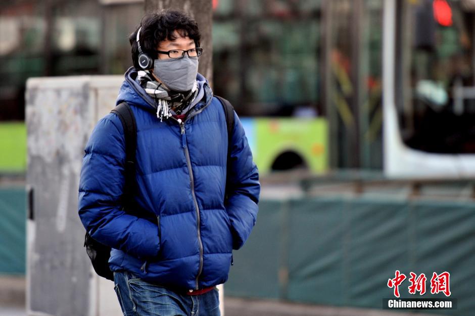 中国多地大风降温 京城迎入冬最冷一天