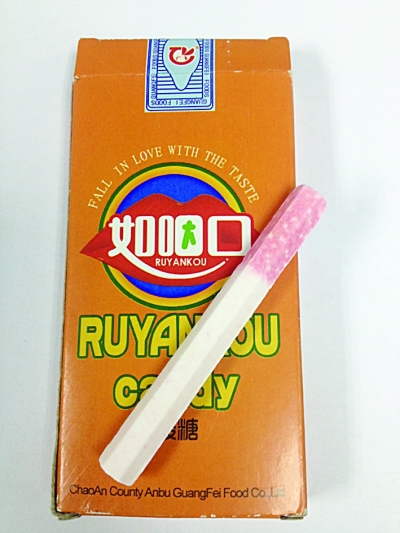 暗访校门口另类零食像“白粉”似“手雷”堪忧