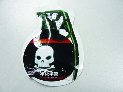 暗访校门口另类零食像“白粉”似“手雷”堪忧