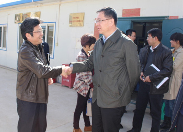 兰州新区管委会深入向日葵产业园解决实际问题，凸显新作风