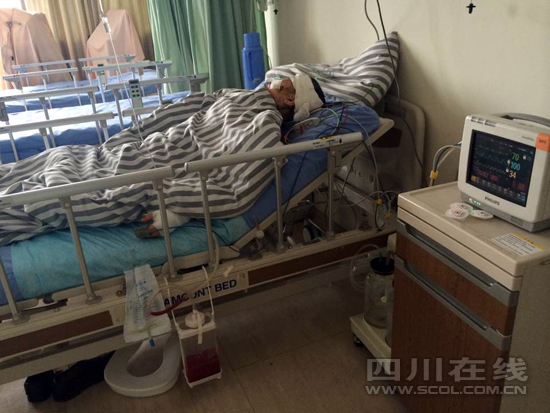 成都一30岁男子因语言冲突将父亲砍伤 母亲报警(图)