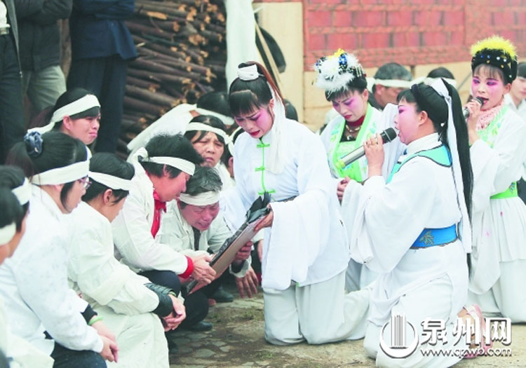 福建职业哭灵女 每月“哭”二十余场收入赛白领
