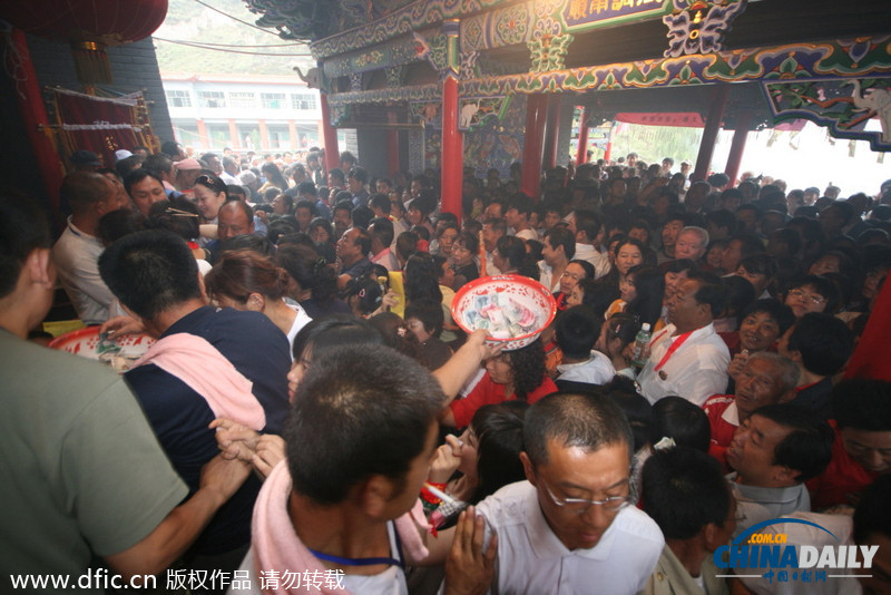 陕北社火人山人海
