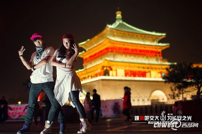 “跳舞吧，交大！”走红网络 高难度动作获网友点赞