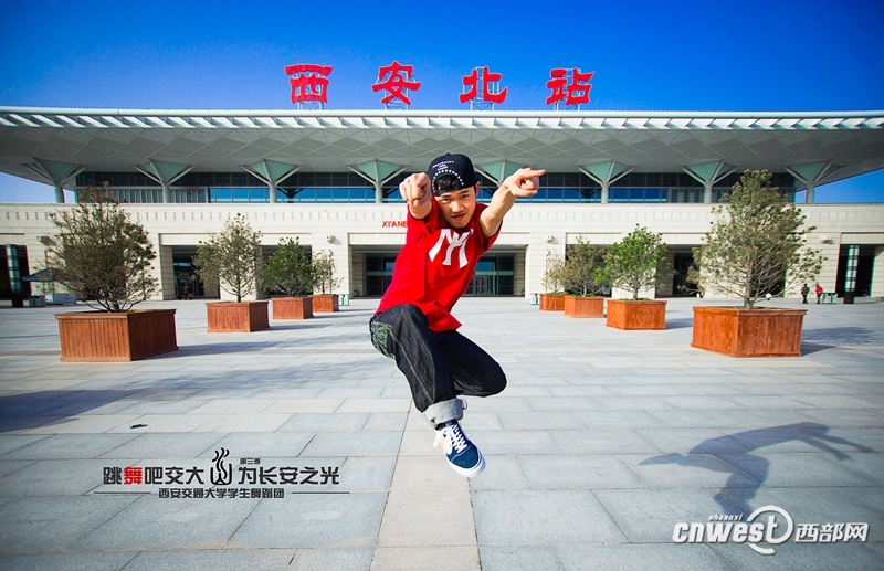 “跳舞吧，交大！”走红网络 高难度动作获网友点赞