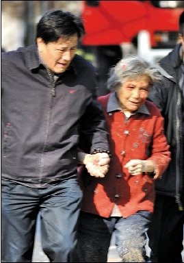 北京居民楼爆燃事故现场搜救结束（图）
