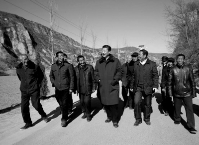 习近平偕彭丽媛重回当年延安插队村庄