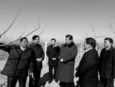 习近平偕彭丽媛重回当年延安插队村庄