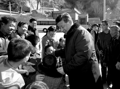 习近平偕彭丽媛重回当年延安插队村庄