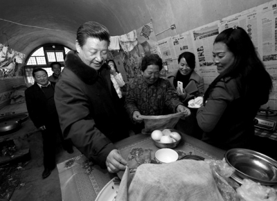 习近平偕彭丽媛重回当年延安插队村庄