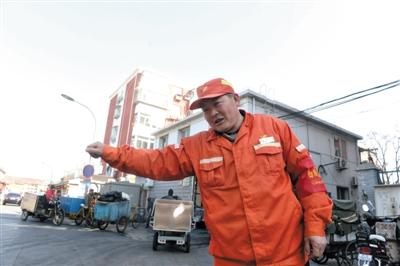 北京环卫工与市民合力擒获套牌闯卡司机获表彰