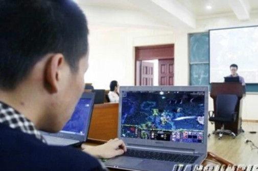 重庆一高校开设DOTA课 家长称上课后孩子变开朗