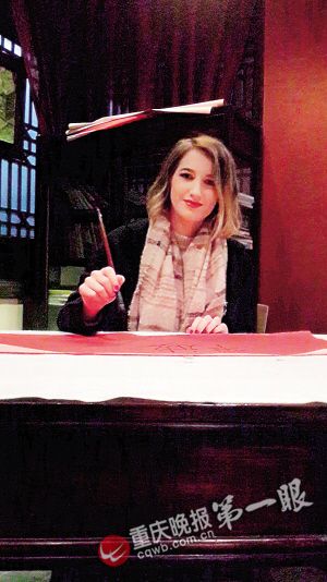 为她拎包 煮小面 重庆男人浪漫起来法国女神都挡不住
