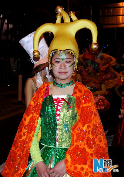 世博会巡游彩车进行最后一次带妆彩排