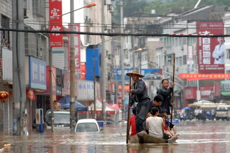 持续强降雨引发洪涝灾害