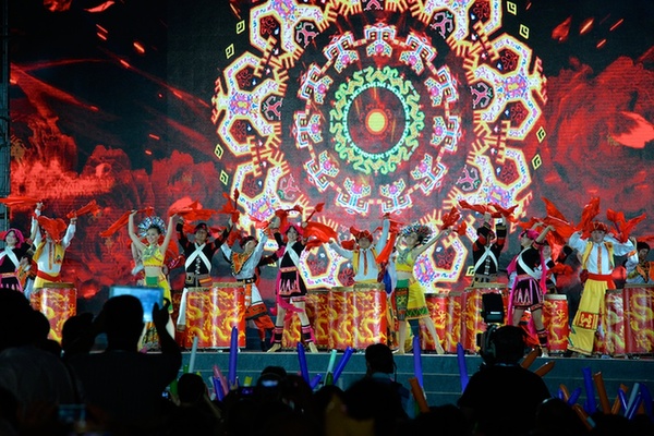 2014年海南“三月三”开幕式晚会五指山市开演