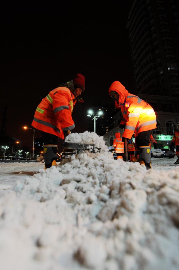 “雪不停清不停，雪不净不收工”——暴雪过后哈尔滨发起清雪“攻坚战”
