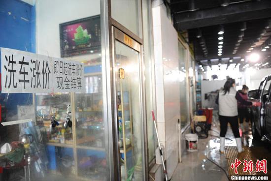 蛇年伊始多行业酝酿涨价 网民吐槽只有工资不涨