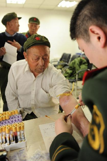 免费体检关爱老军人健康